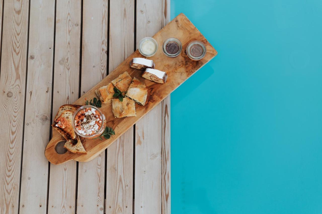 Arion Seaside Suites Paleros エクステリア 写真