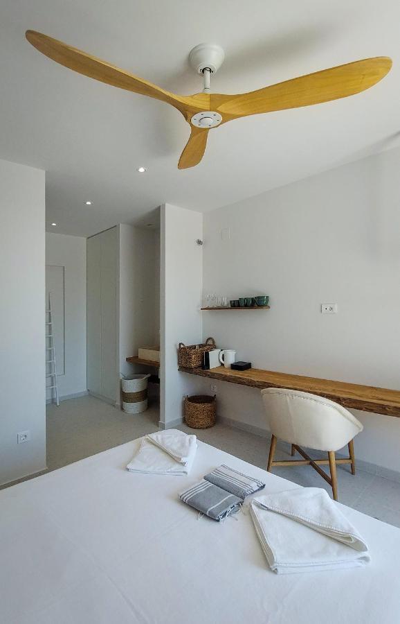 Arion Seaside Suites Paleros エクステリア 写真