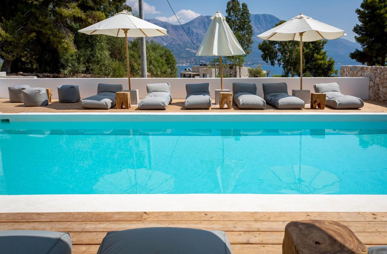 Arion Seaside Suites Paleros エクステリア 写真